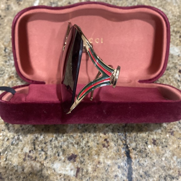 Gucci Sunglasses!! - Picture 2 of 7